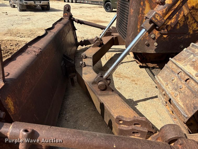 image for item EU0758 1963 Caterpillar D6C dozer
