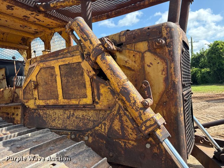 image for item EU0758 1963 Caterpillar D6C dozer