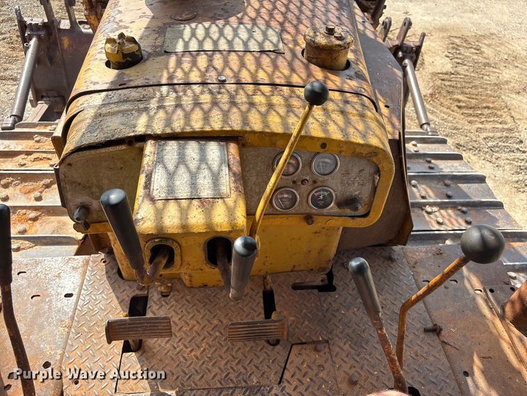 image for item EU0758 1963 Caterpillar D6C dozer