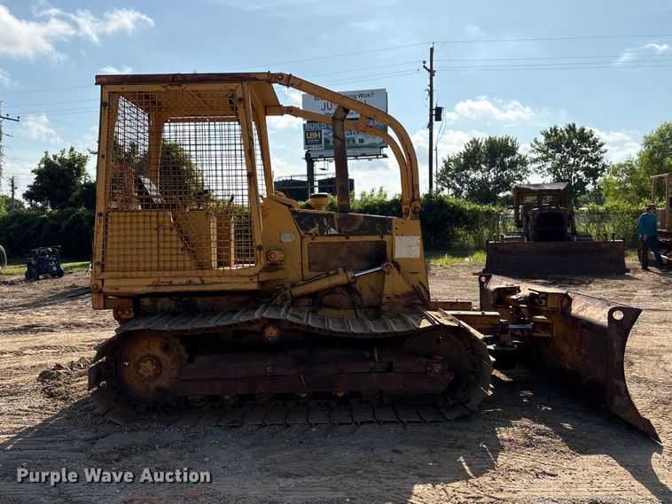 image for item EU0759 1991 Caterpillar D4C dozer