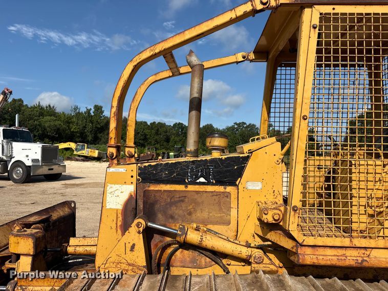 image for item EU0759 1991 Caterpillar D4C dozer