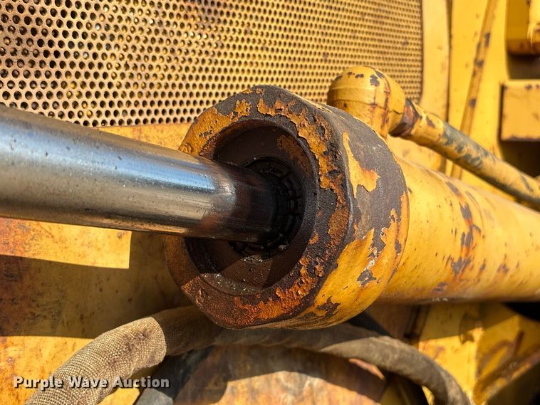 image for item EU0759 1991 Caterpillar D4C dozer