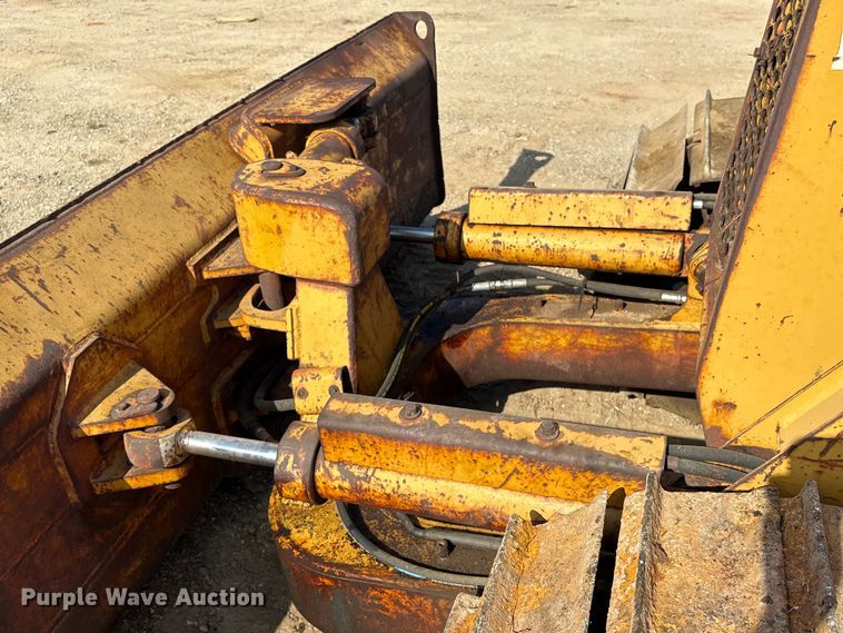 image for item EU0759 1991 Caterpillar D4C dozer