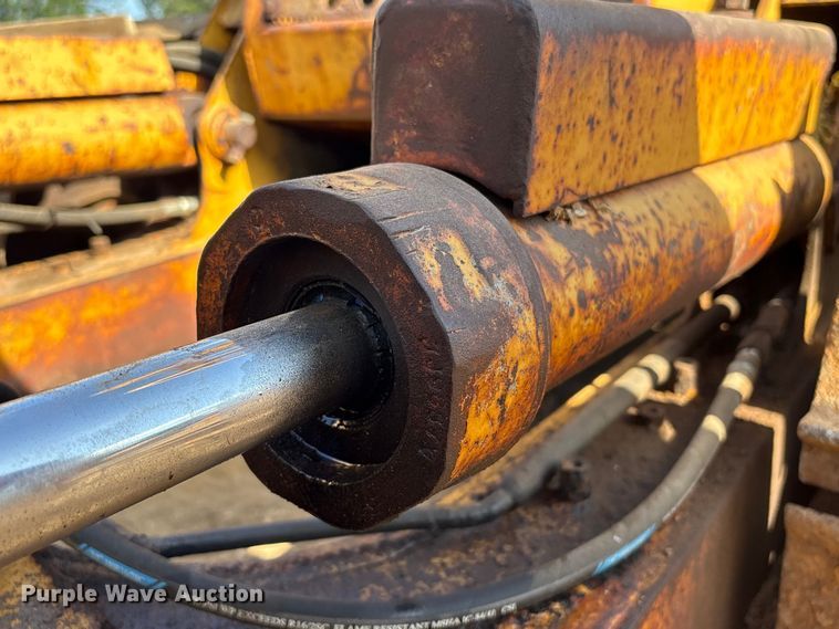 image for item EU0759 1991 Caterpillar D4C dozer