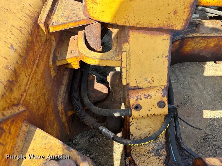 image for item EU0759 1991 Caterpillar D4C dozer