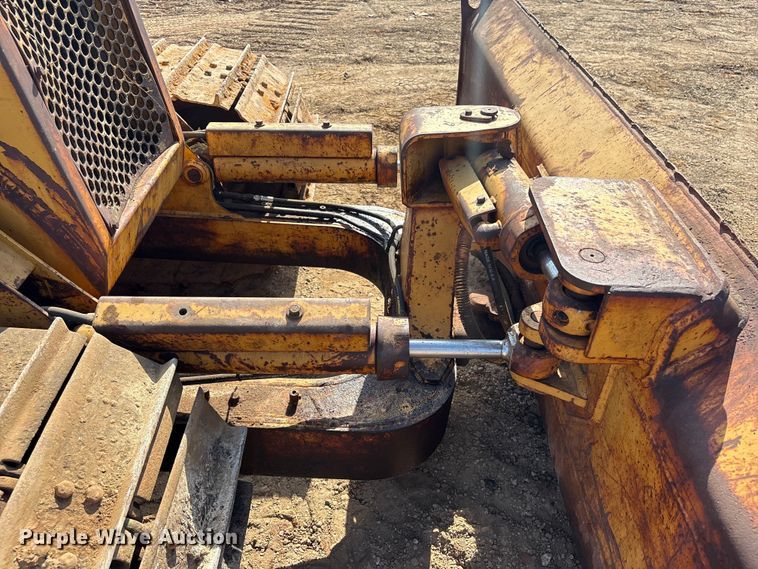 image for item EU0759 1991 Caterpillar D4C dozer