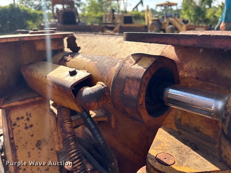 image for item EU0759 1991 Caterpillar D4C dozer
