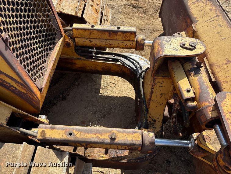 image for item EU0759 1991 Caterpillar D4C dozer