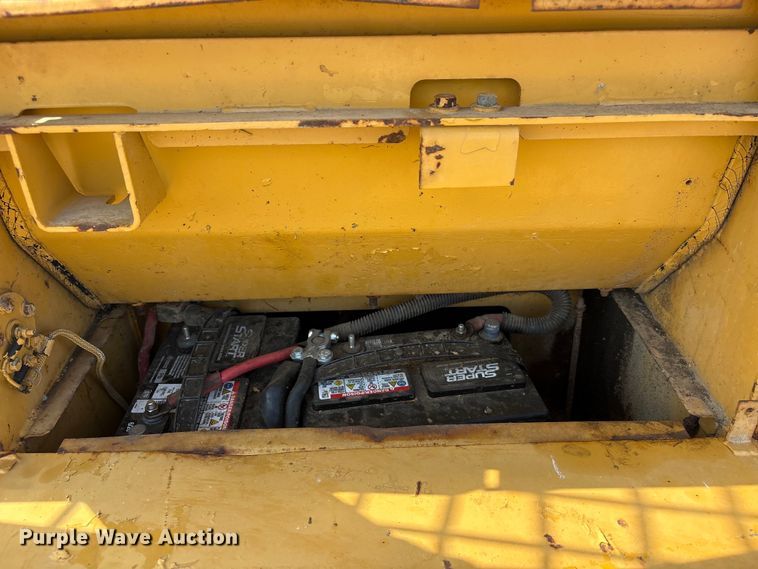 image for item EU0759 1991 Caterpillar D4C dozer