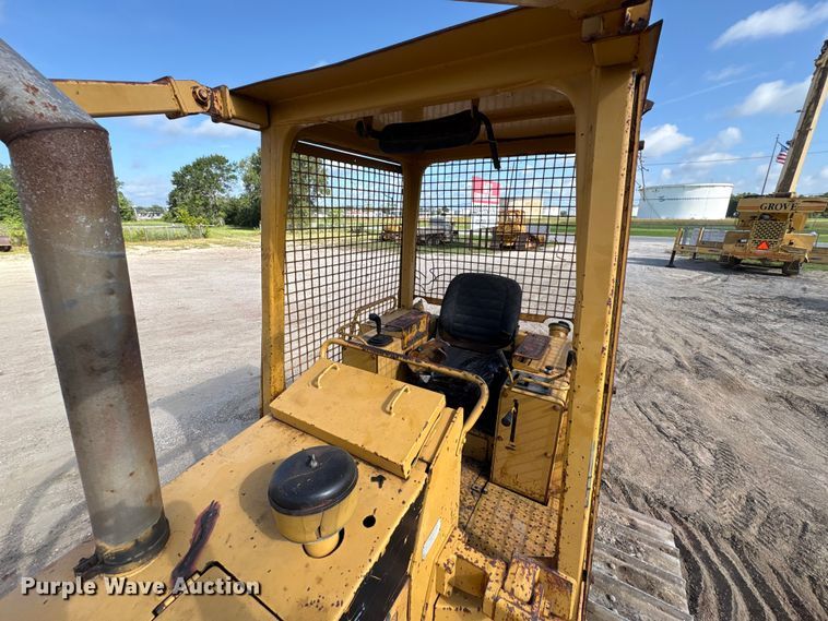 image for item EU0759 1991 Caterpillar D4C dozer