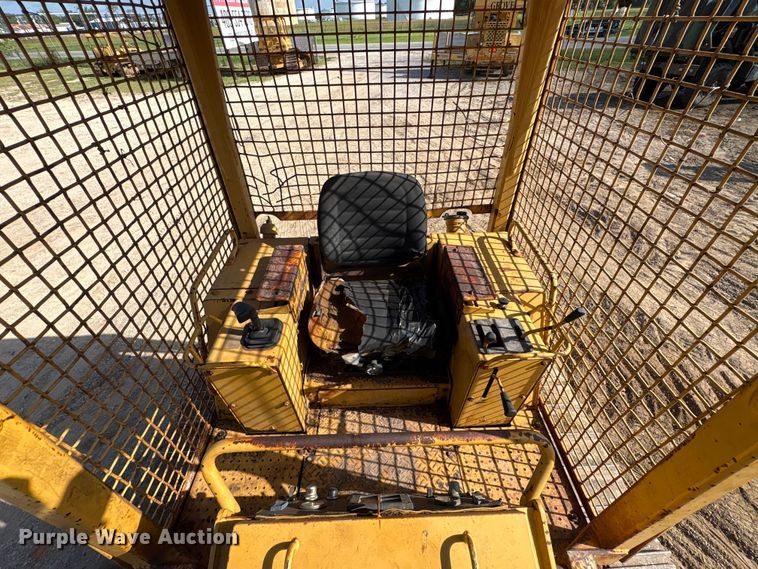 image for item EU0759 1991 Caterpillar D4C dozer