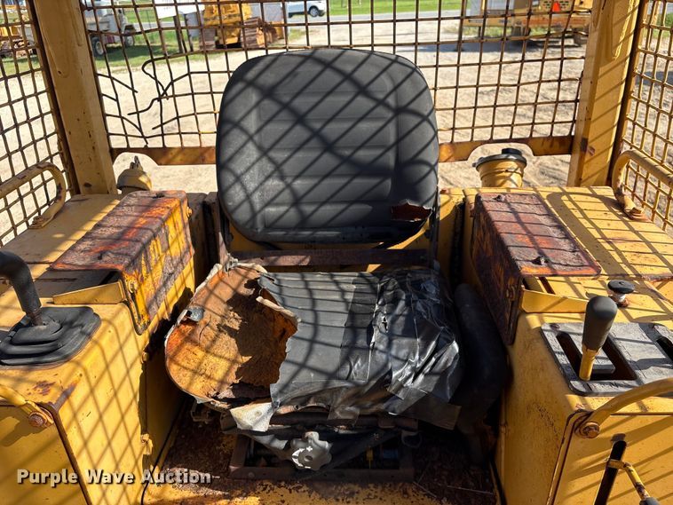 image for item EU0759 1991 Caterpillar D4C dozer
