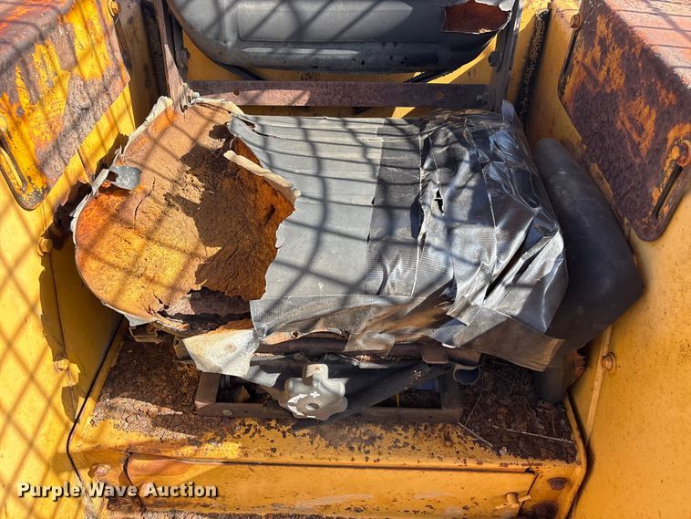 image for item EU0759 1991 Caterpillar D4C dozer
