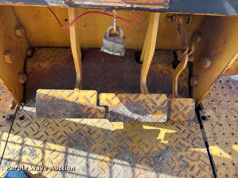 image for item EU0759 1991 Caterpillar D4C dozer