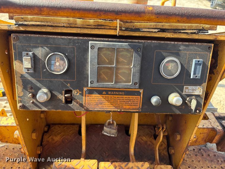 image for item EU0759 1991 Caterpillar D4C dozer