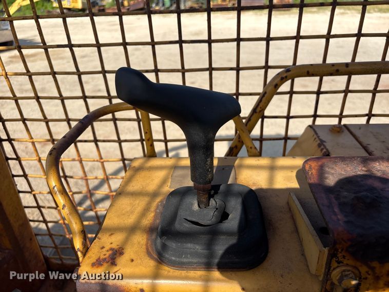 image for item EU0759 1991 Caterpillar D4C dozer