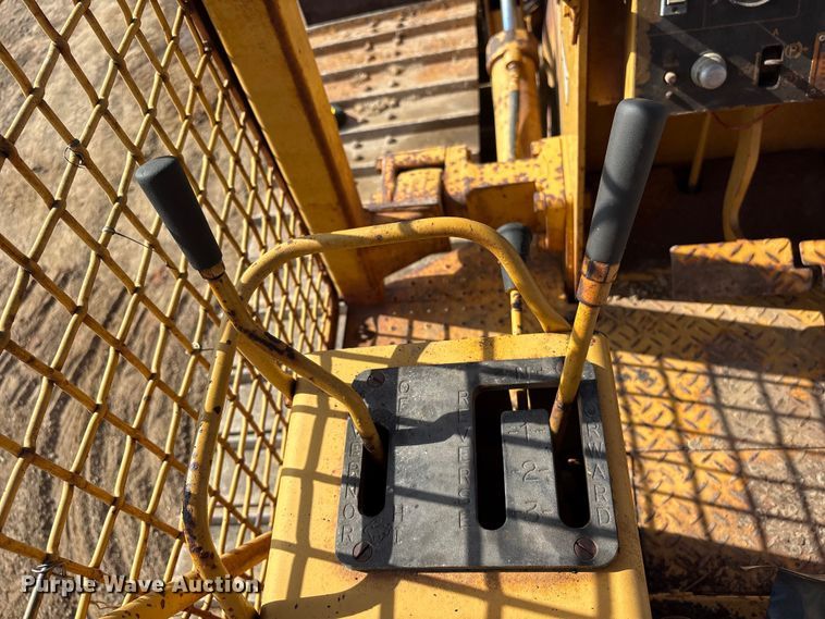 image for item EU0759 1991 Caterpillar D4C dozer