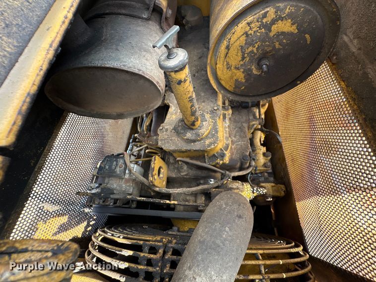 image for item EU0759 1991 Caterpillar D4C dozer