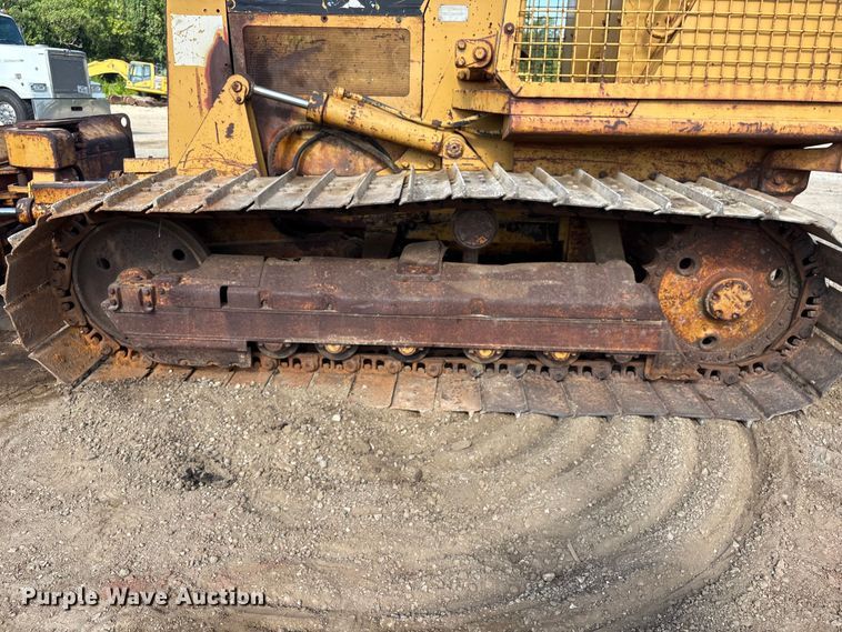 image for item EU0759 1991 Caterpillar D4C dozer