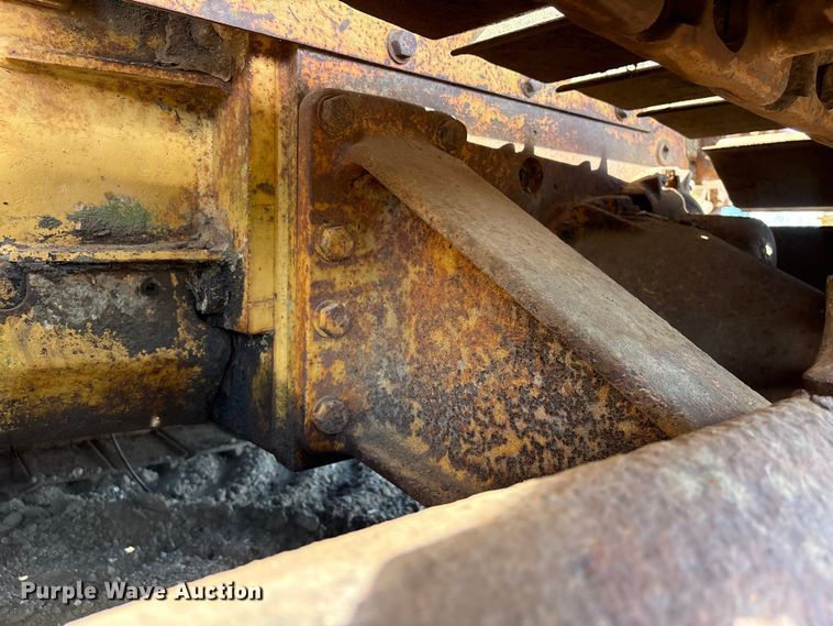 image for item EU0759 1991 Caterpillar D4C dozer