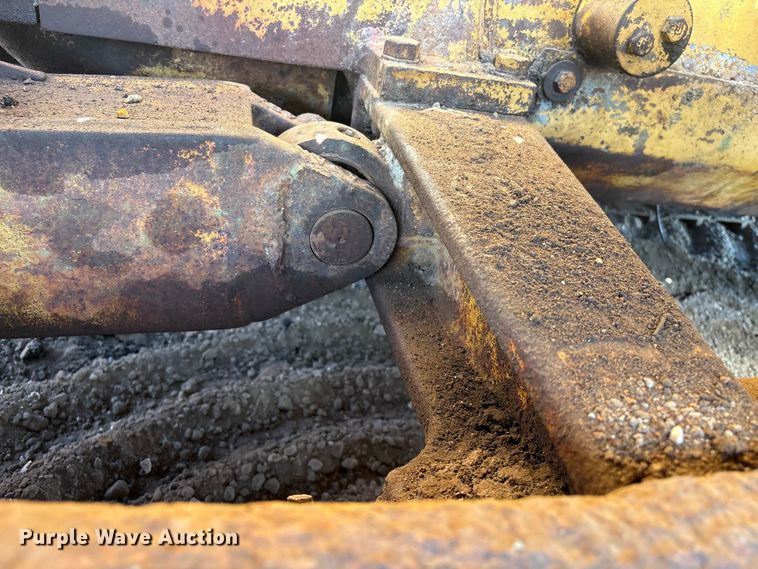 image for item EU0759 1991 Caterpillar D4C dozer