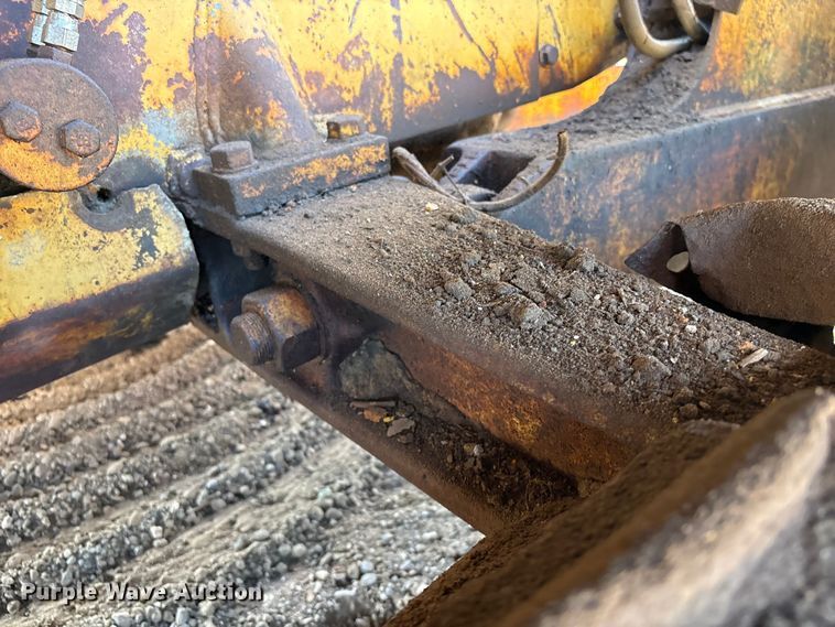 image for item EU0759 1991 Caterpillar D4C dozer