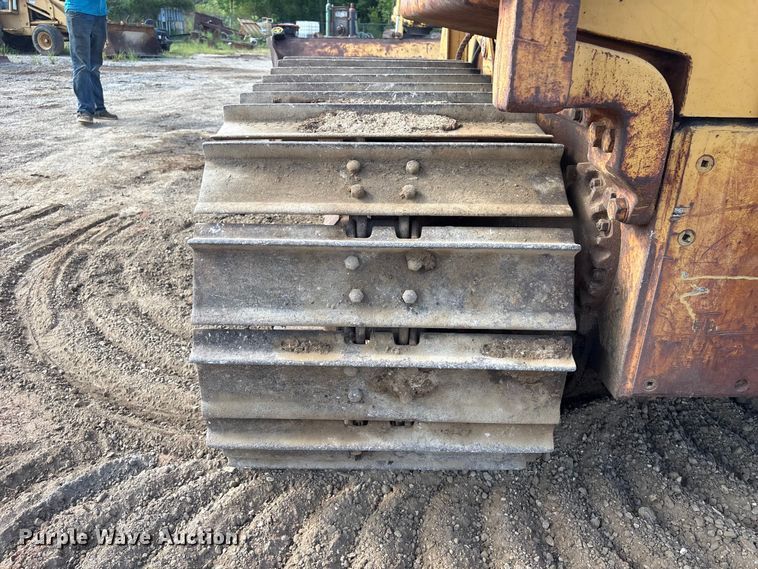 image for item EU0759 1991 Caterpillar D4C dozer