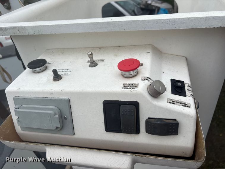 image for item EU0794 2013 ETI SB132DD96B24N bucket truck bed