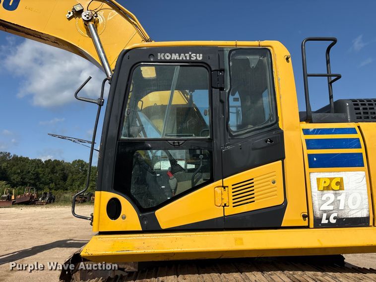 image for item EU0810 2017 Komatsu PC210LC-11 excavator
