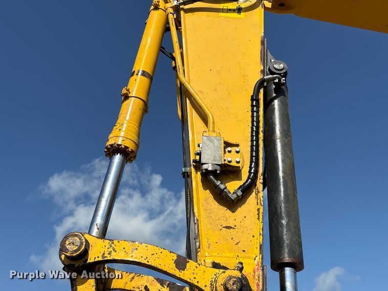 image for item EU0810 2017 Komatsu PC210LC-11 excavator