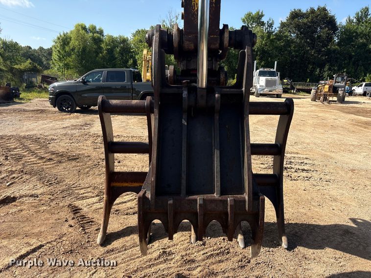 image for item EU0810 2017 Komatsu PC210LC-11 excavator