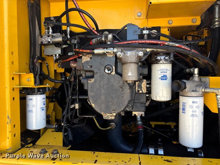 image for item EU0810 2017 Komatsu PC210LC-11 excavator