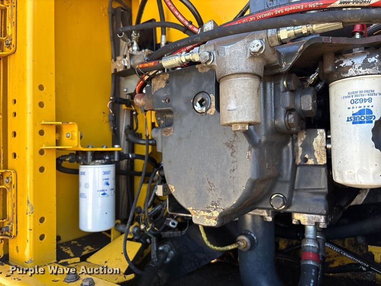 image for item EU0810 2017 Komatsu PC210LC-11 excavator