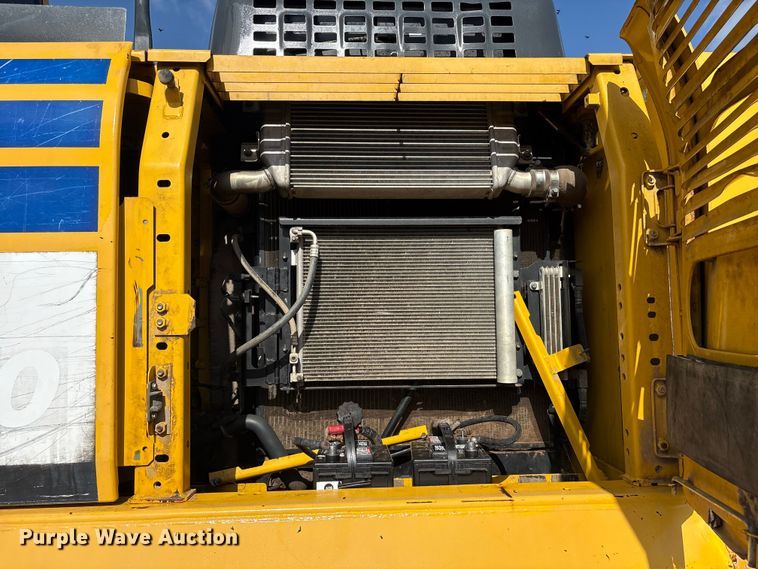 image for item EU0810 2017 Komatsu PC210LC-11 excavator
