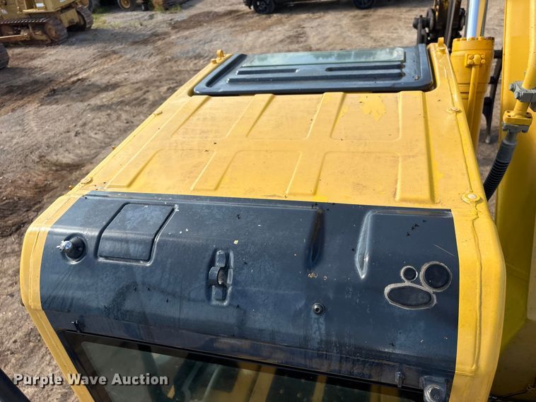 image for item EU0810 2017 Komatsu PC210LC-11 excavator