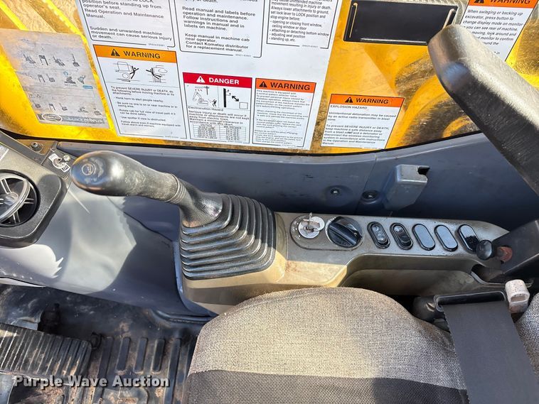 image for item EU0810 2017 Komatsu PC210LC-11 excavator