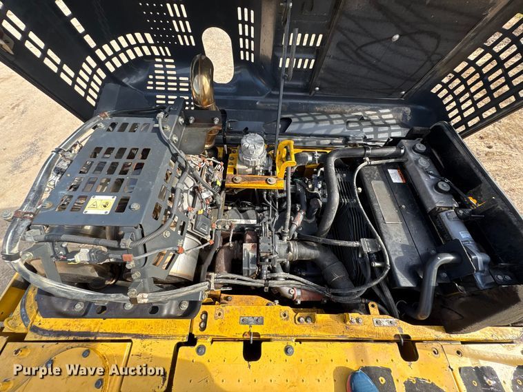 image for item EU0810 2017 Komatsu PC210LC-11 excavator
