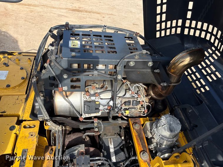 image for item EU0810 2017 Komatsu PC210LC-11 excavator