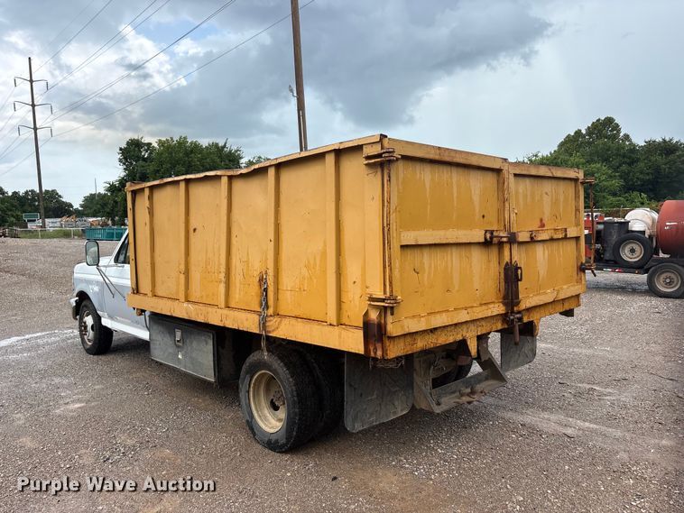 image for item EU5785 1992 Ford F350 dump truck