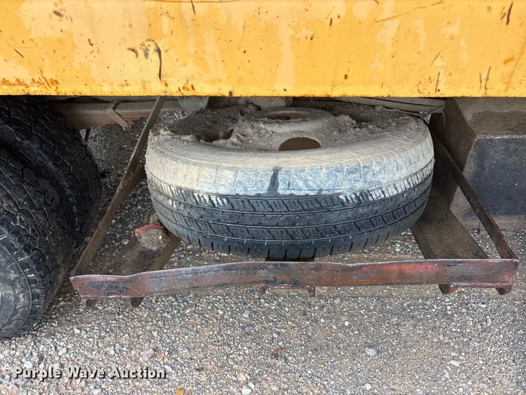 image for item EU5785 1992 Ford F350 dump truck