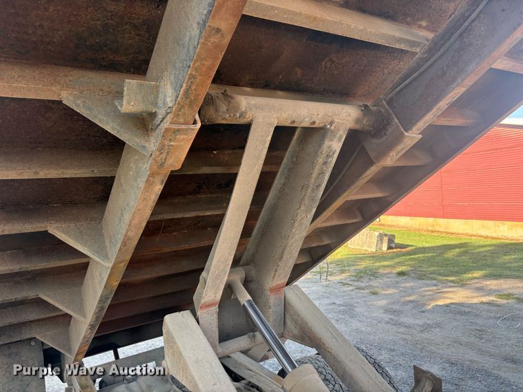 image for item EU5785 1992 Ford F350 dump truck