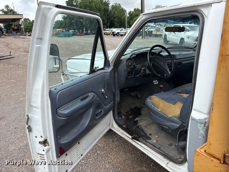 image for item EU5785 1992 Ford F350 dump truck