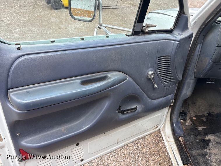 image for item EU5785 1992 Ford F350 dump truck