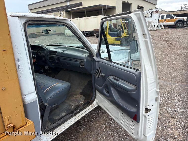 image for item EU5785 1992 Ford F350 dump truck