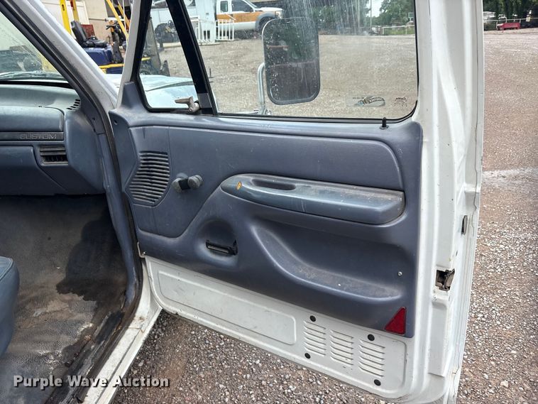 image for item EU5785 1992 Ford F350 dump truck