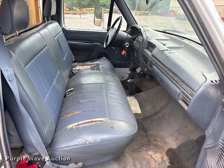 image for item EU5785 1992 Ford F350 dump truck