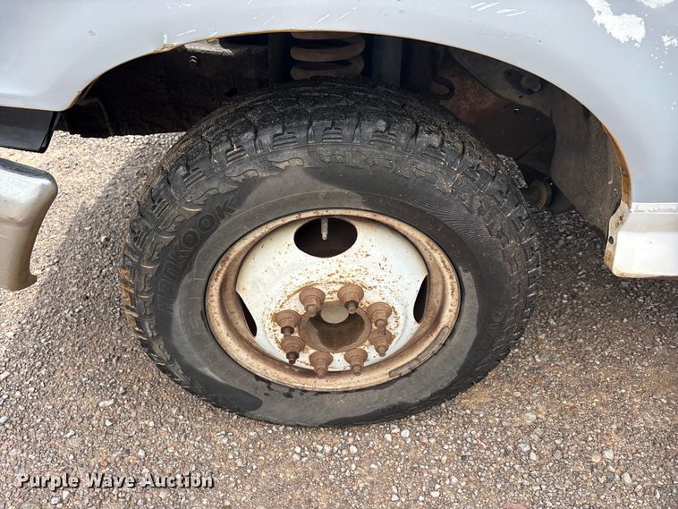 image for item EU5785 1992 Ford F350 dump truck