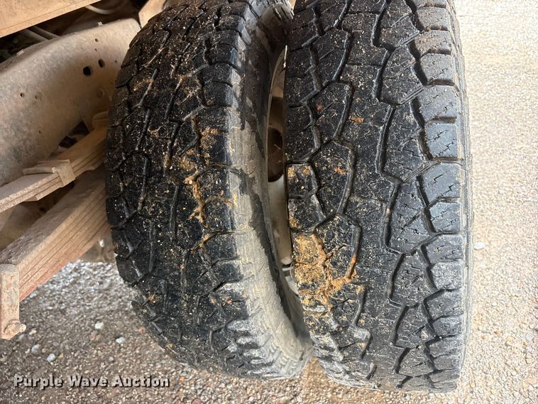 image for item EU5785 1992 Ford F350 dump truck