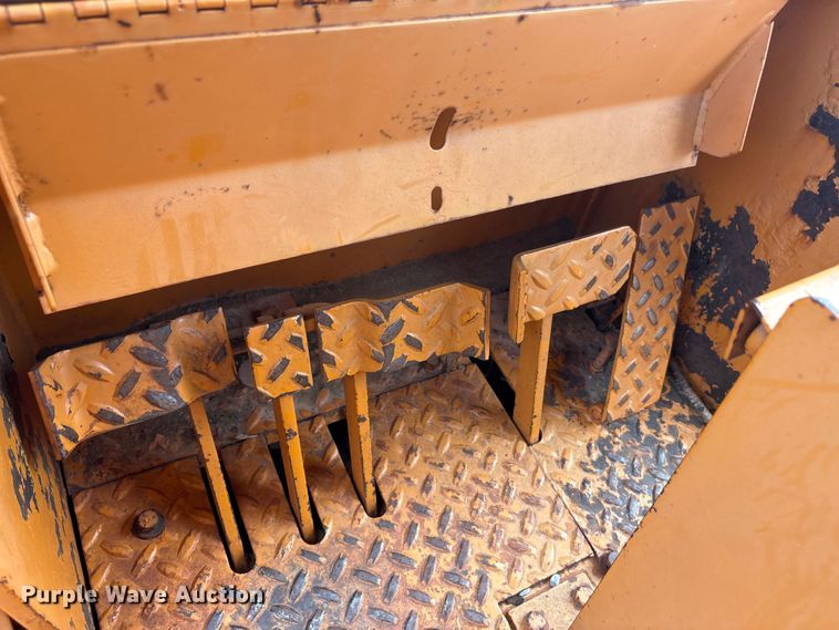 image for item EU5786 1982 Case 1450B track loader