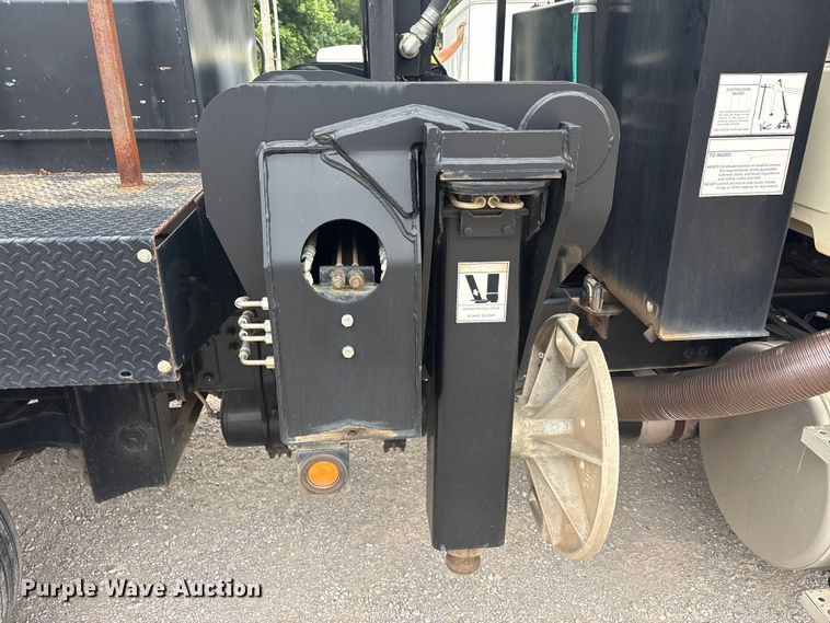 image for item EU5790 2006 Sterling L8500 Series crane truck